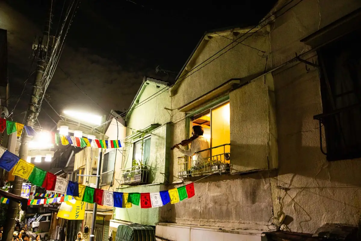 Old homes lining a narrow alley